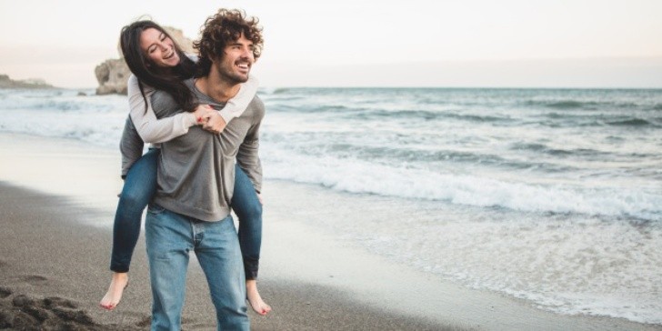 The beach will be the perfect honeymoon for Aries. Photo: Pexels