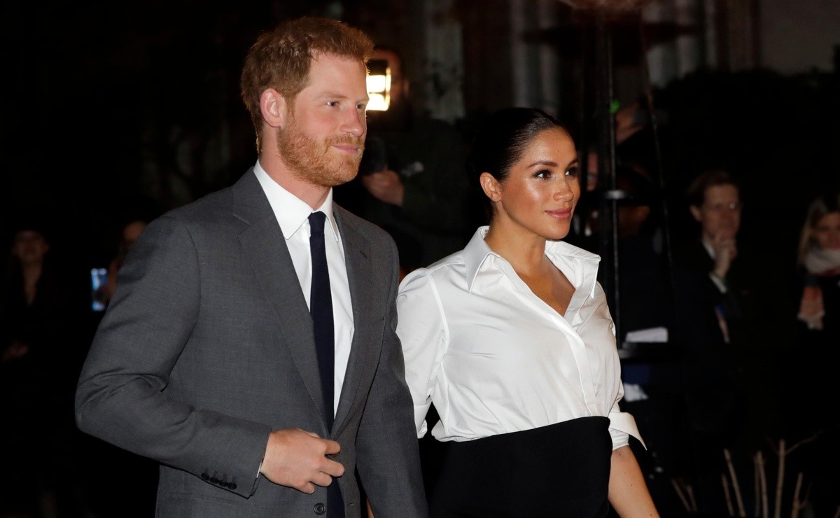 Meghan And Prince Harry Show Their Love Holding Hands