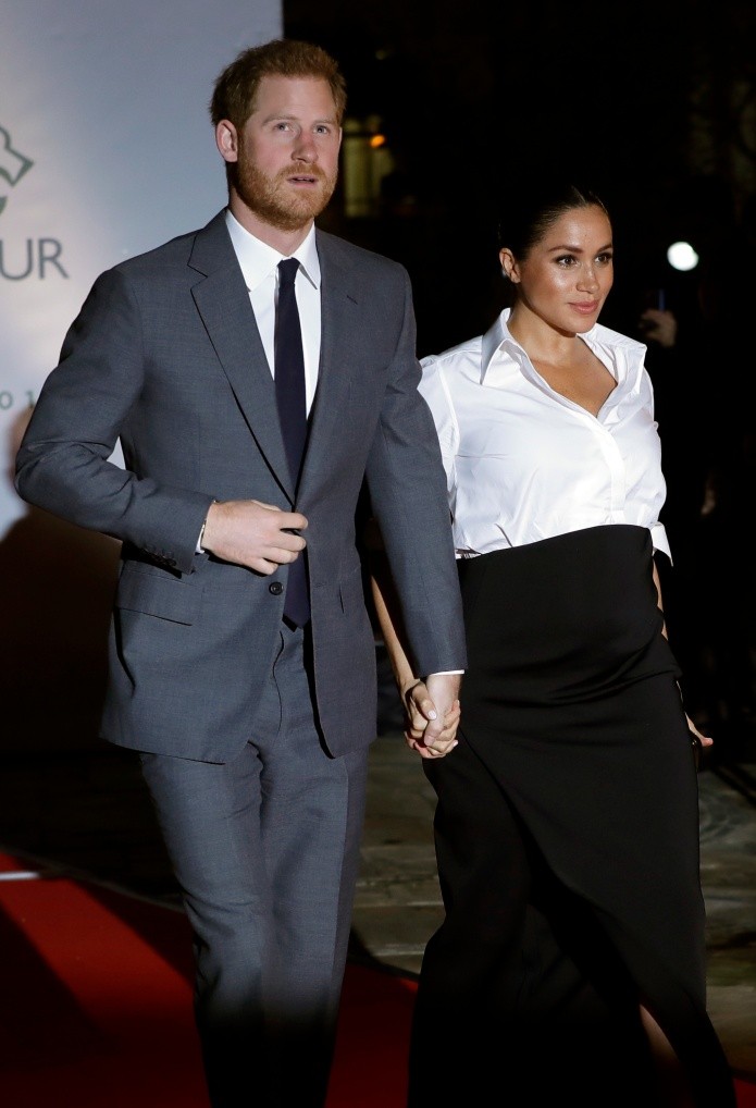 Meghan and Prince Harry show off their love holding hands on the red carpet. Photo: AP and EFE