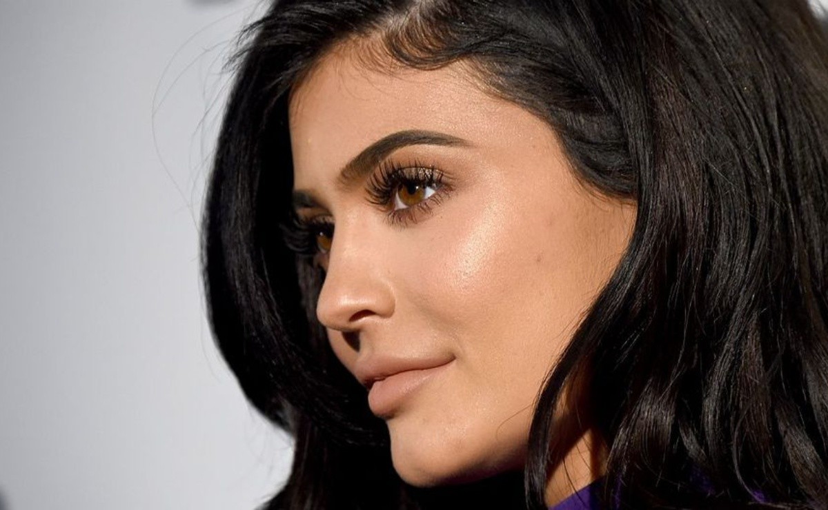 Kylie Jenner Asks Rosalia For Marriage And Says Yes!