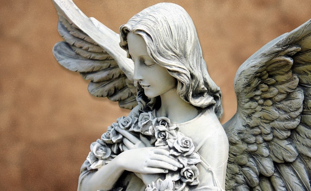 Messages From Your Guardian Angel For This Christmas Eve