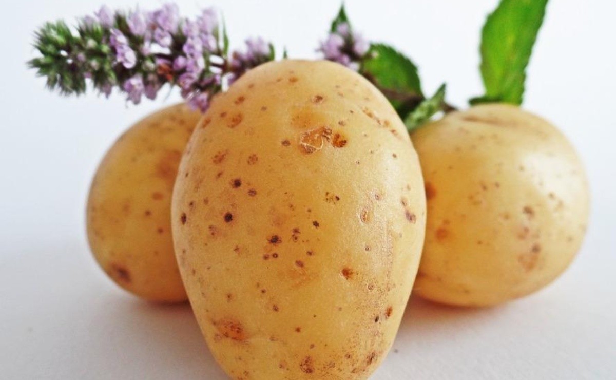 Raw Potato, The Secret To Lighten Your Face And Take Years Off You