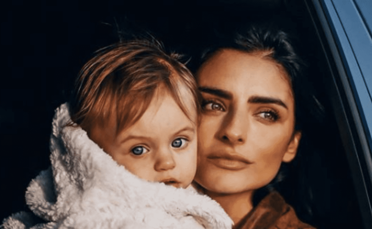 Aislinn Derbez And Kailani Prove They're Experts At Playing The Piano