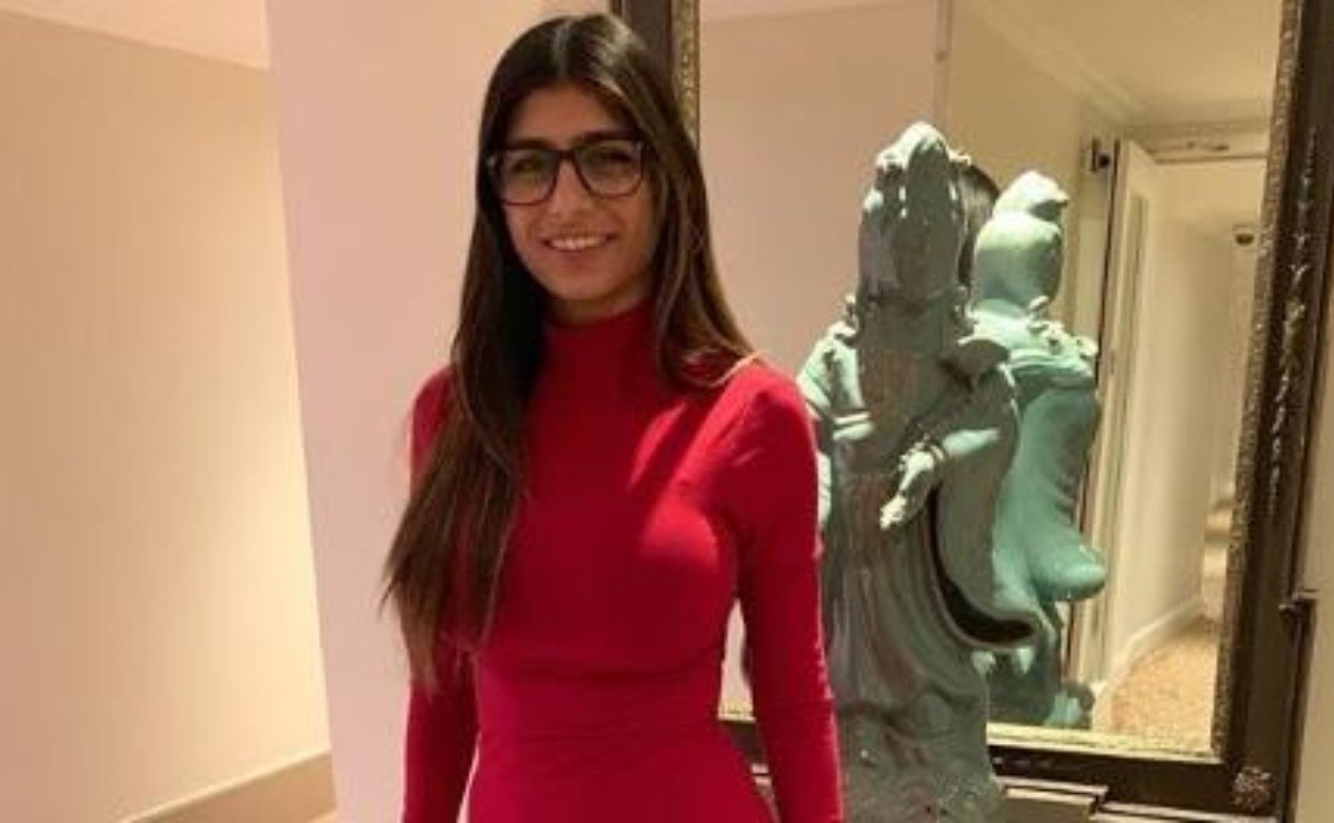 Mia Khalifa shows off her wedding dress and asks to be buried with it
