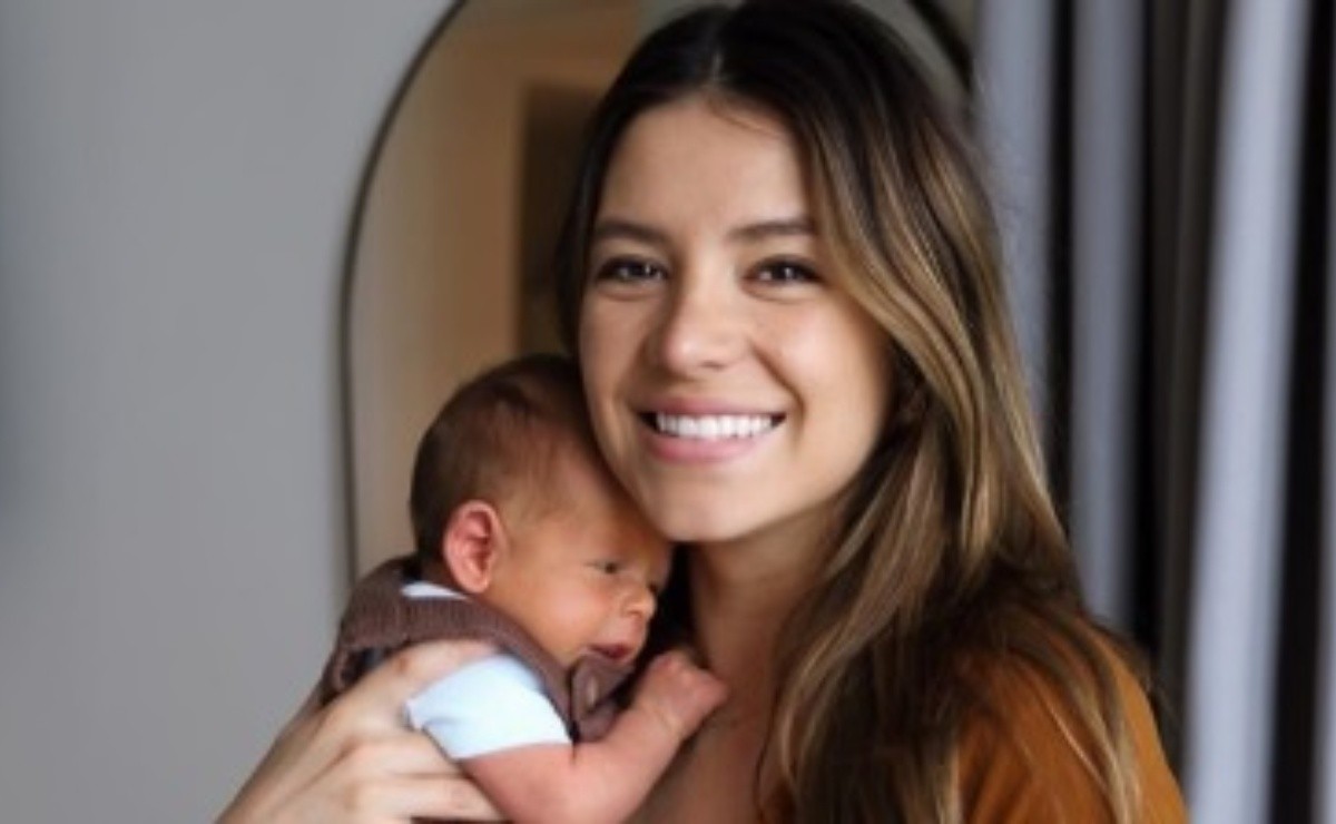 Chicharito's Wife Shows Her Curves Two Weeks After Giving Birth