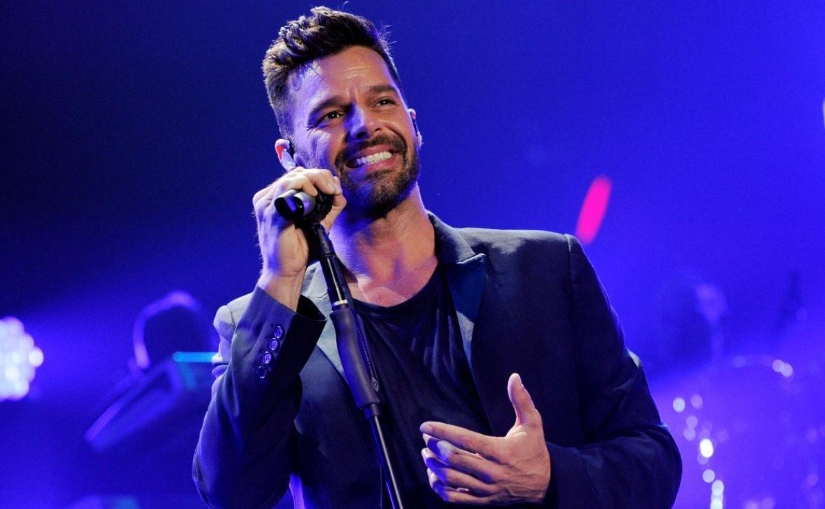 Ricky Martin Kisses Another Man In Front Of The Public At Festival