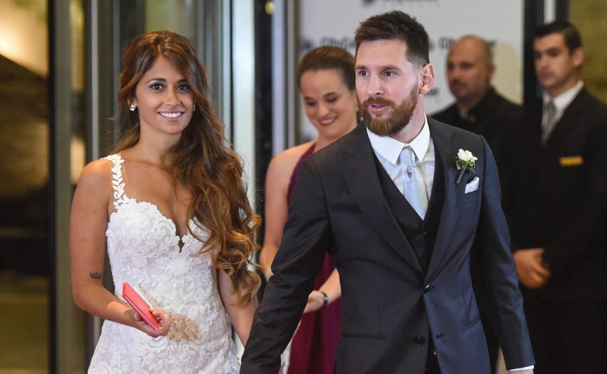 Lionel Messi Presents A Photo With His Whole Family