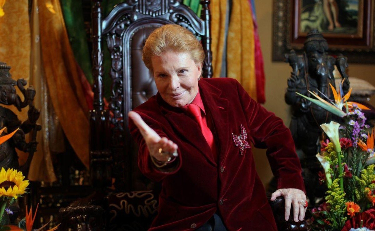 Netflix Releases Trailer For Its Walter Mercado Documentary