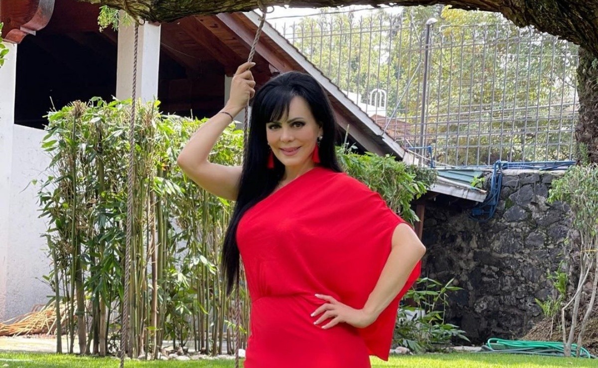 Maribel Guardia With Red Dress And Teaching Of More