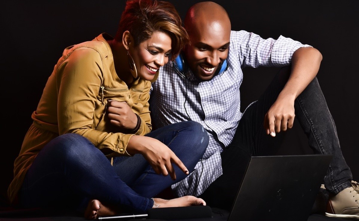 Watching Series With Your Partner Improves Relationship Shows Study