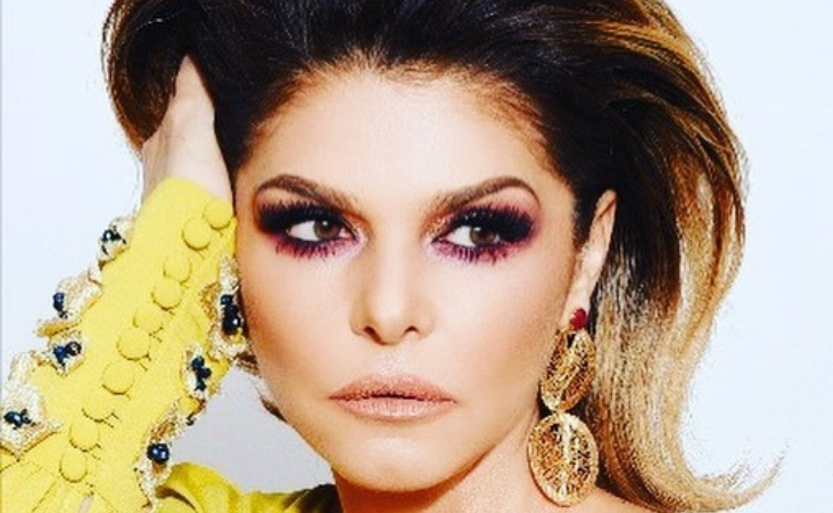 Itatí Cantoral Dazzles With A Red Dress And Escotazo