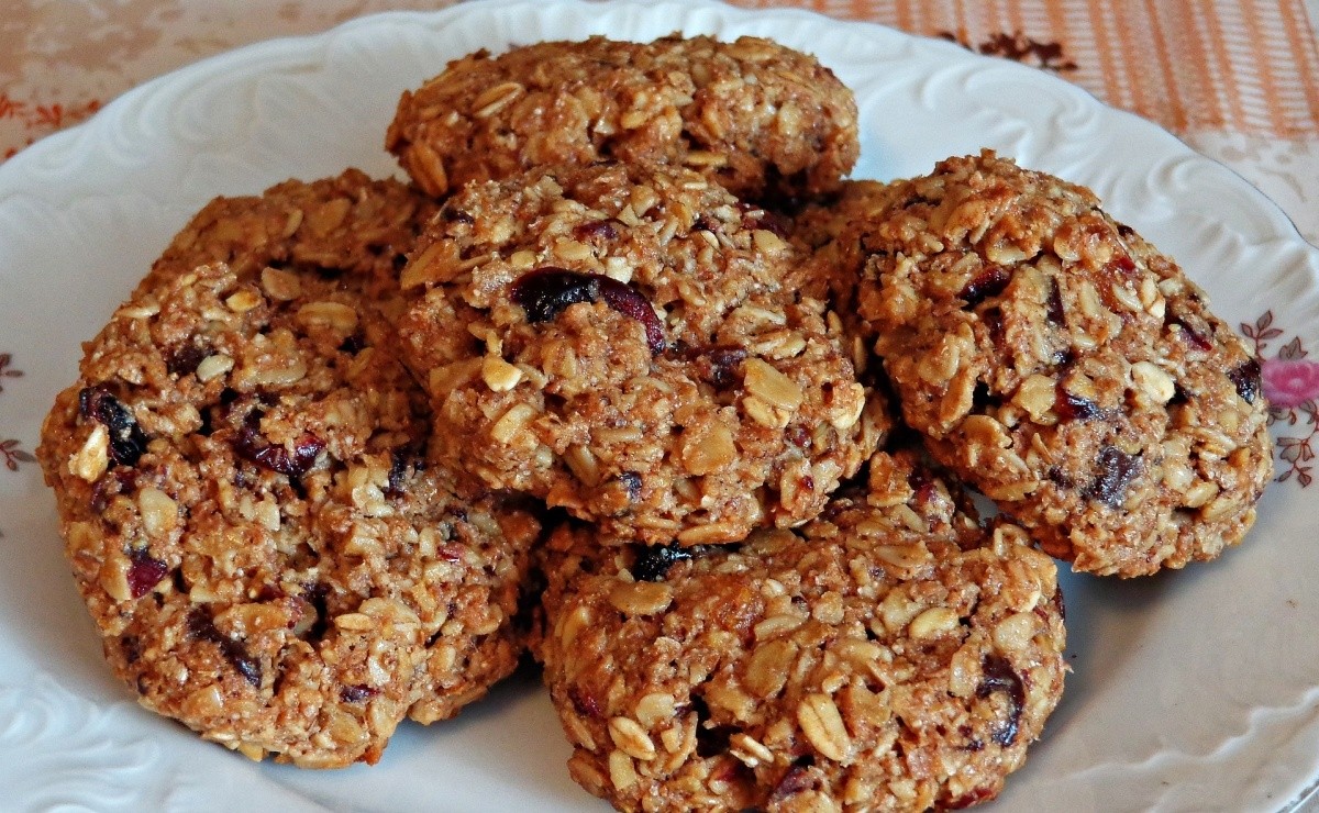 How To Make Homemade, Healthy, Sugar-Free Oatmeal Cookies
