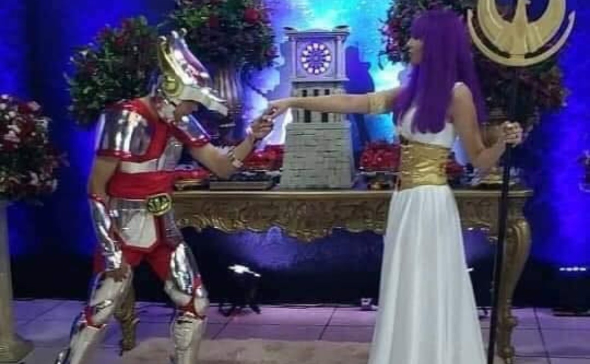 They Do Their Wedding In The Style Of Knights Of The Zodiac, It Goes Viral