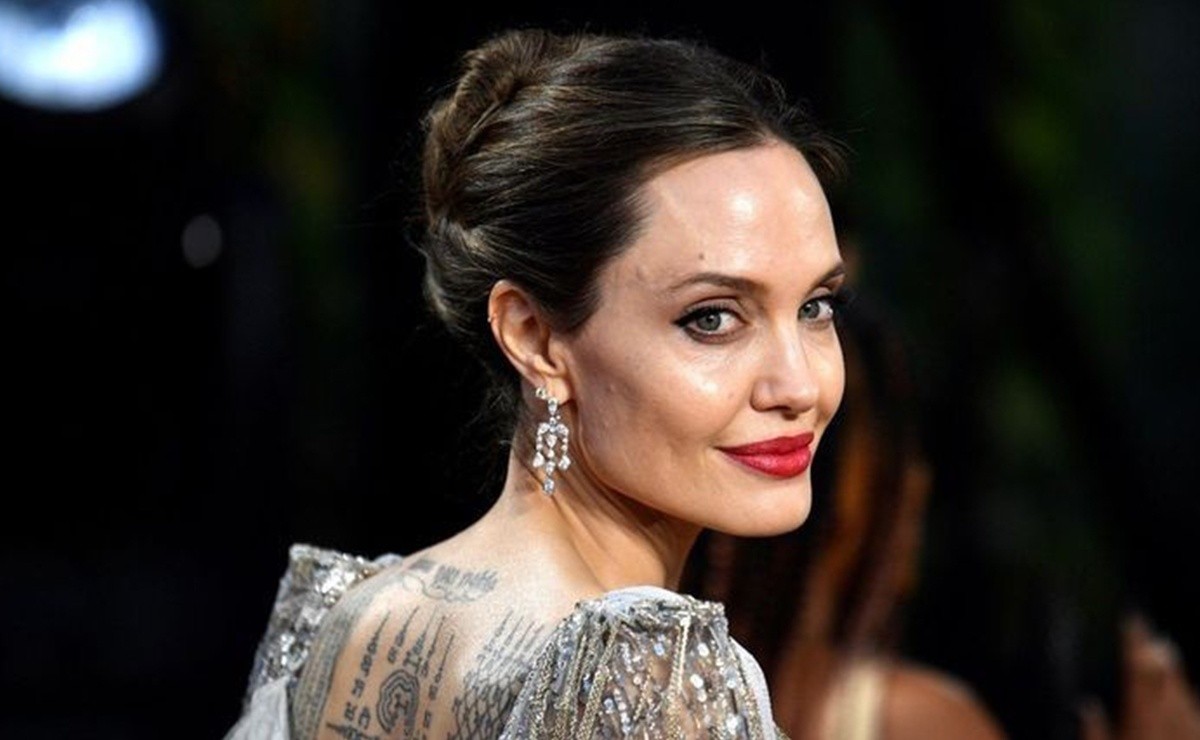 Angelina Jolie Opens Instagram Account With Letter From Woman