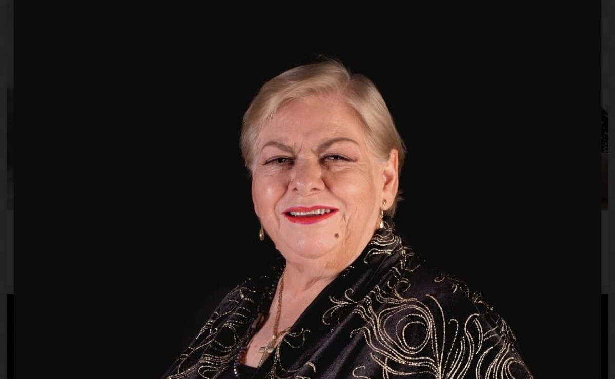 Paquita's sister, the one from the neighborhood, remains in the senior voice
