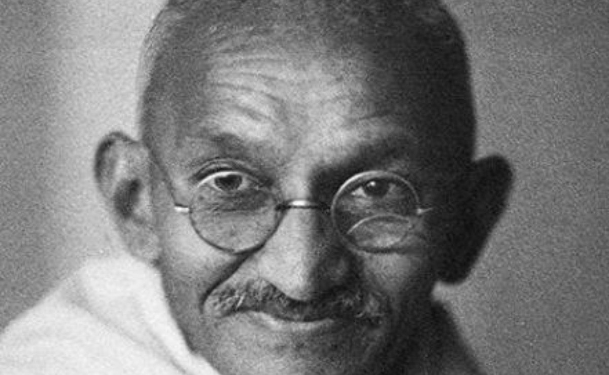 Glasses That Gandhi Wore Are Sold In Millions Of Pesos