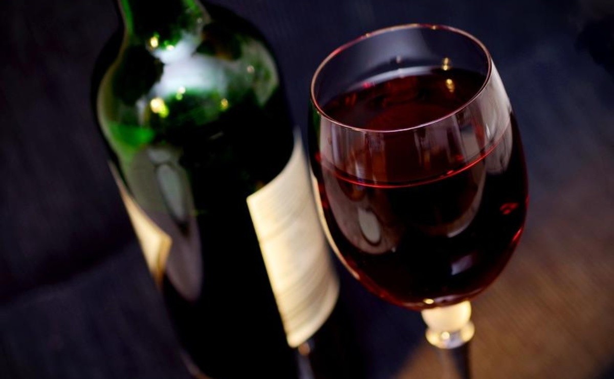 Having a glass of wine before bed makes you lose weight