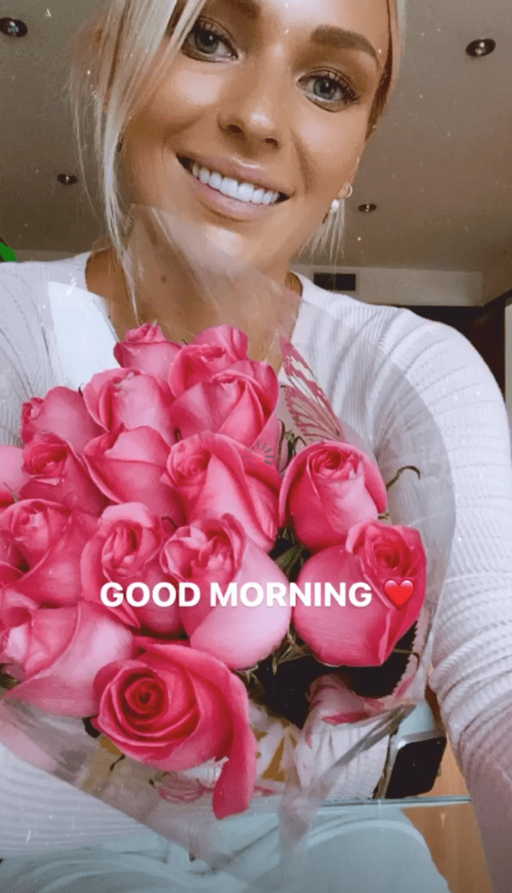 Irina Baeva shows off flowers in the morning.