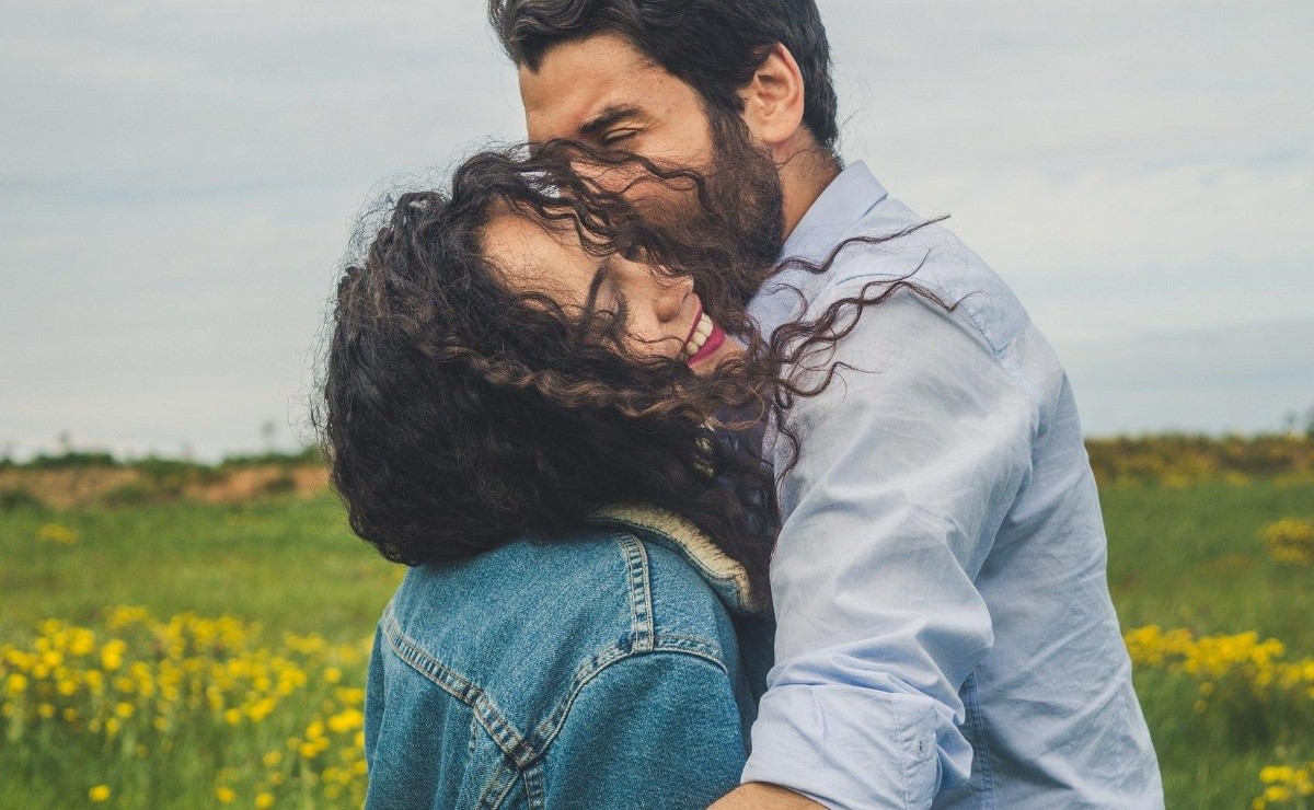Signs that your partner is happy with you