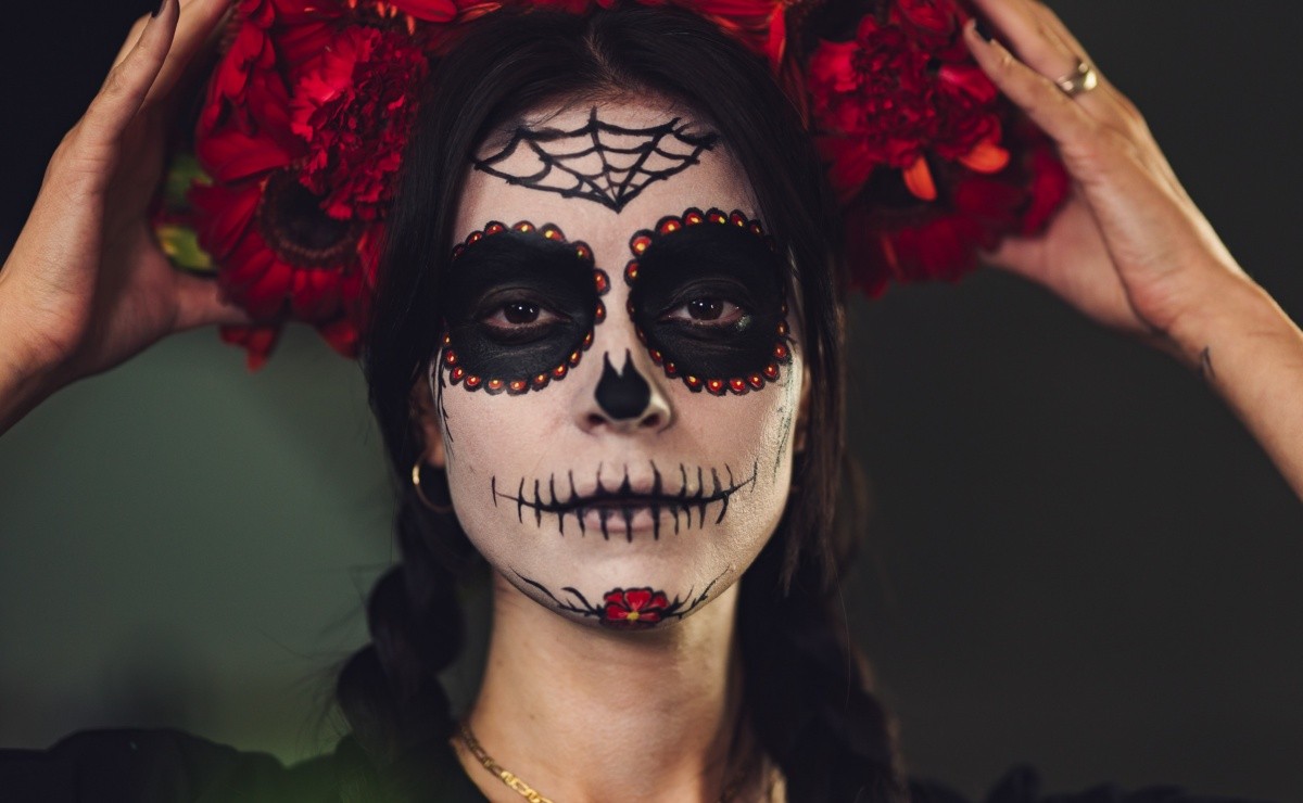 How to take care of your skin if you are going to put on makeup on Halloween