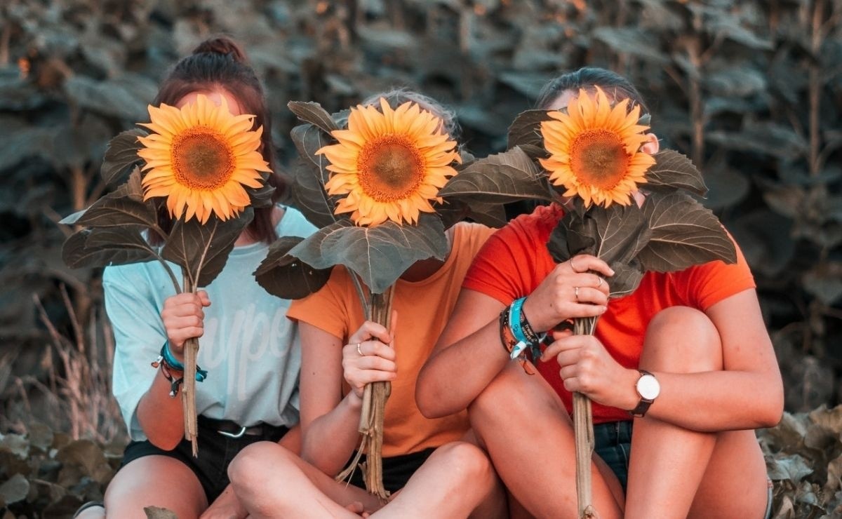 Women who love sunflowers are light and have a wonderful soul