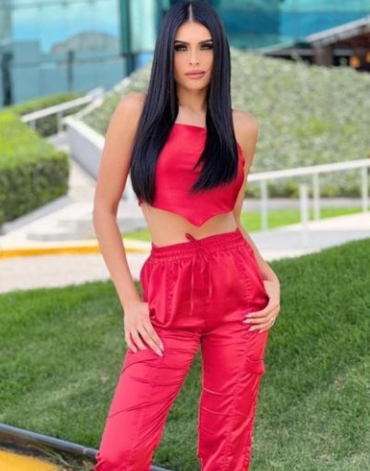 Wrapped in red silk Kristal Silva makes Cynthia Rodríguez not even missed