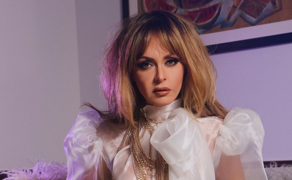 Gaby Spanic in JLo style teaches how to wear transparencies at 40