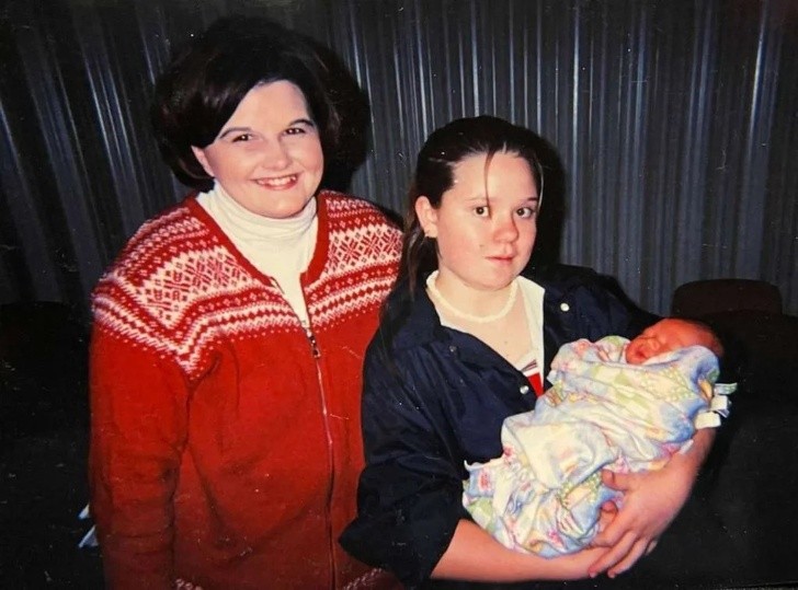 Benjamin Hulleberg with his two moms. Photo: Facebook