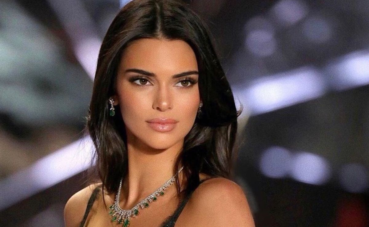 Kendall Jenner shows how to get a natural tan with makeup