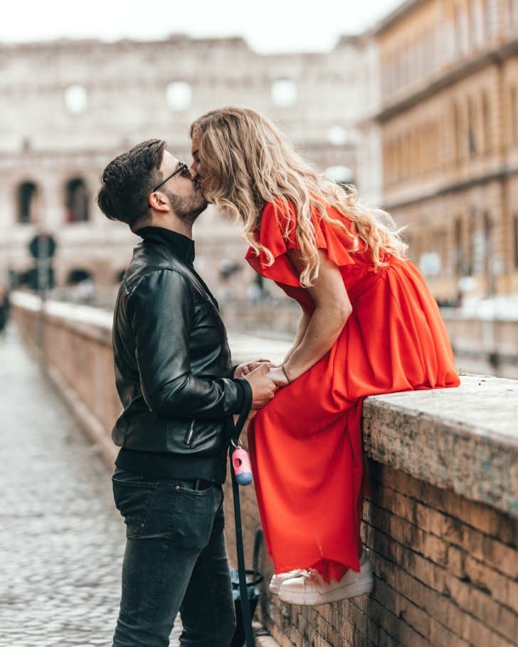 7 things an unfaithful man looks for from his lover. Photo: Unsplash