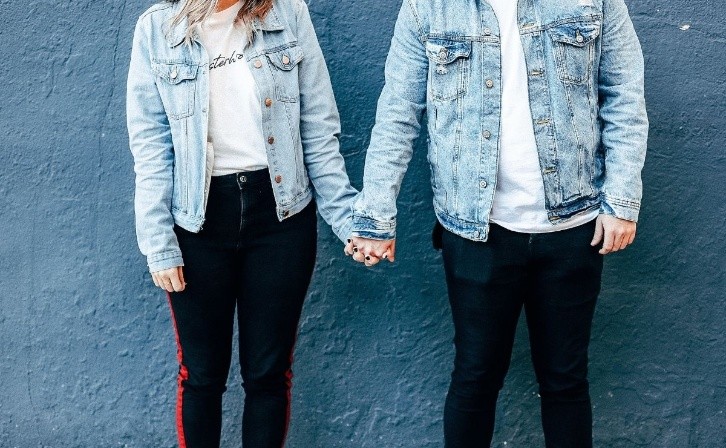 The way he holds your hand says a lot about your relationship. Photo: Pexels