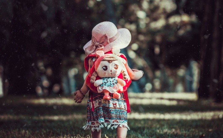 What does it mean when you give your daughter a doll? Photo: Unsplash
