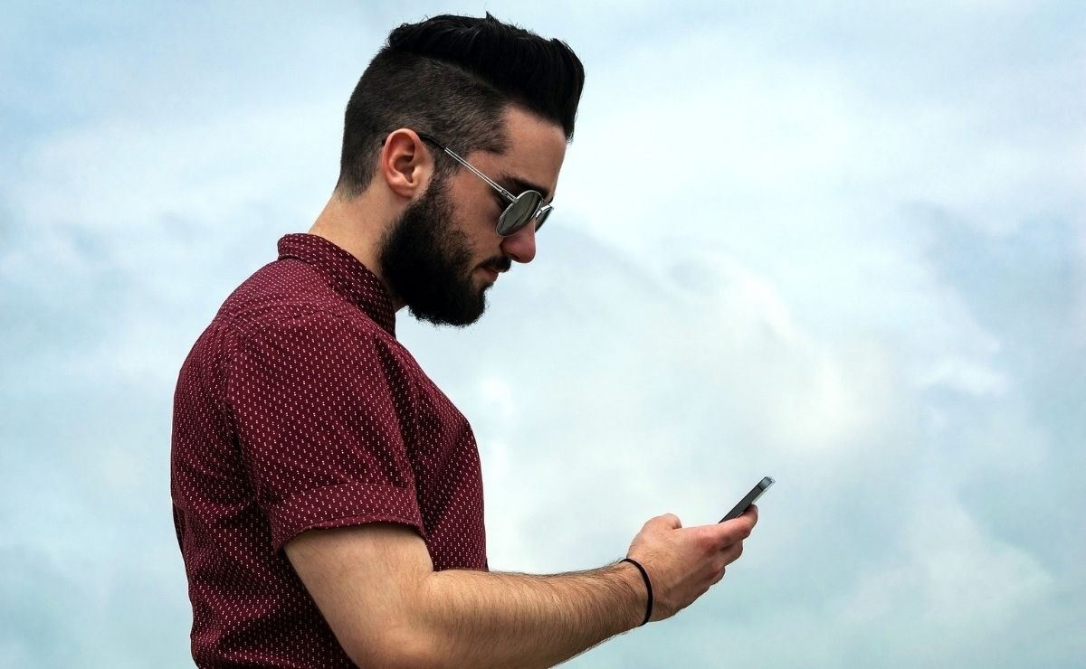 3 text messages to get that man to keep texting you